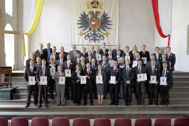 Laudatio durch Dr. Drols (Leiter der AWARD-Jury) zur Auszeichnung der ViRMcc OHG Laudatio durch Dr. Drols (Leiter der AWARD-Jury) zur Auszeichnung der ViRMcc OHG